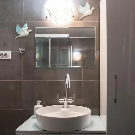 Chic And Convenient Flat In Διαμέρισμα *